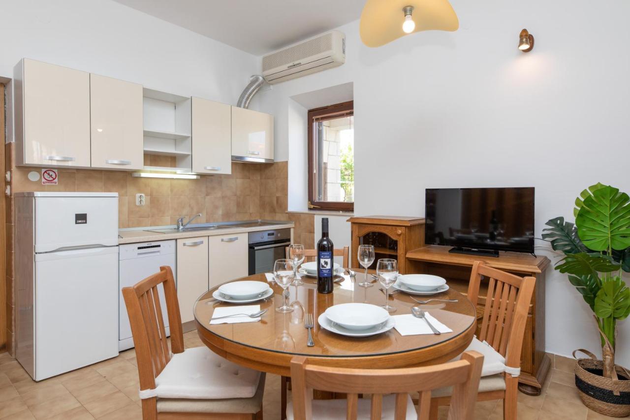 Apartments4You Supetar-The Best And Most Popular Apartments For Discovering The Island - Free Parking - 200 Meters From The Beach Buitenkant foto