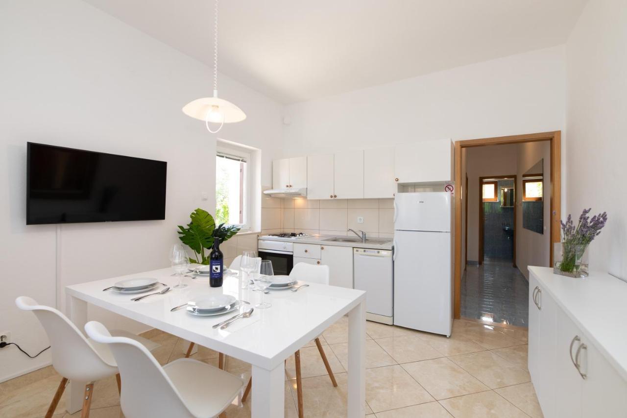 Apartments4You Supetar-The Best And Most Popular Apartments For Discovering The Island - Free Parking - 200 Meters From The Beach Buitenkant foto